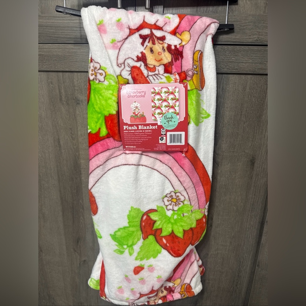 New Strawberry Shortcake White Plush 50" x 60" Throw Blanket On Hanger